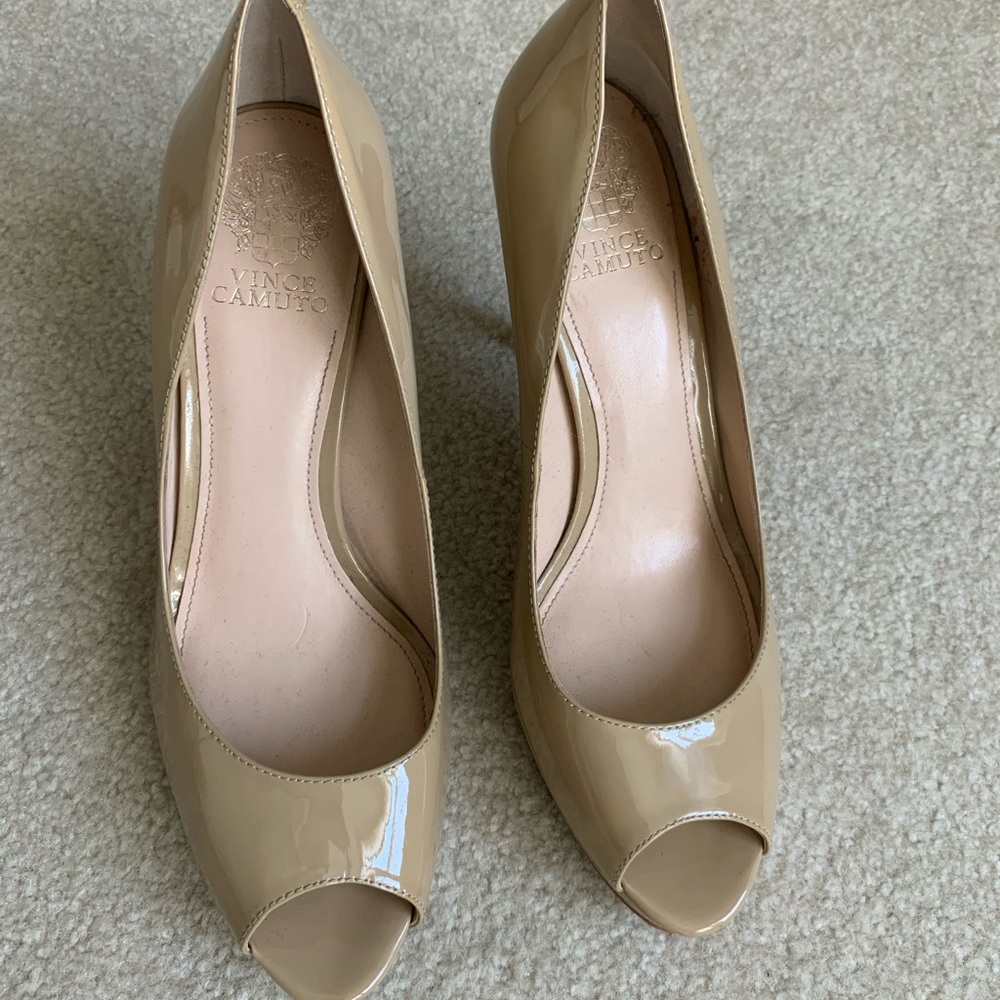 Vince Camuto nude peep toe heels